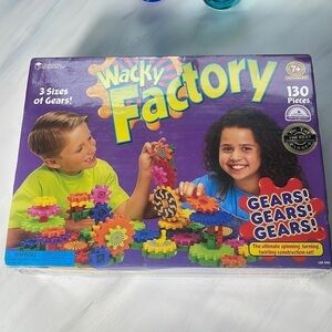 Learning Resources Gears! Gears! Gears! Wacky Factory 130 Piece Building set